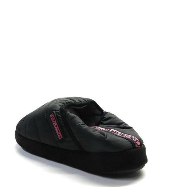 Zapatillas de casa mujer de la marca Napapijri modelo Plume en color negro. Zapatillas cerradas en textil  con acolchado especial y relleno suave. Suela engomada y reforzada. Proporcionan gran apoyo y comodidad.