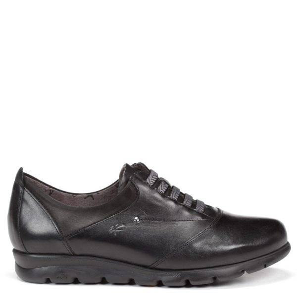 Fluchos 32268 negro.  Zapatos fabricados en napa lisa con cordones elásticos y suela dentada. Un básico que aporta comodidad y confort para el día a día.