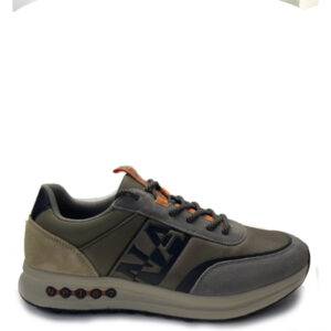 Zapatillas de la marca Napapijri modelo Slate en color taupe. Zapatillas deportivas confeccionadas con ante y tejido técnico. Detalle de logotipo lateral y emblemática bandera en la lengüeta. Suela amortiguadora de phylon.